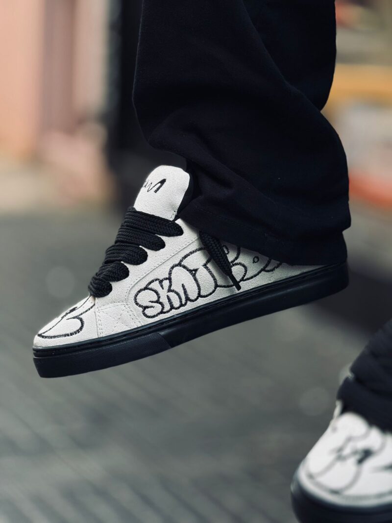 Tesla Hertz Off White Bomb - Imagem 2