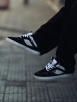 Tesla TG 02 Black White